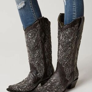 Corral Studded Leather Western Boot Sz 9.5 GUC